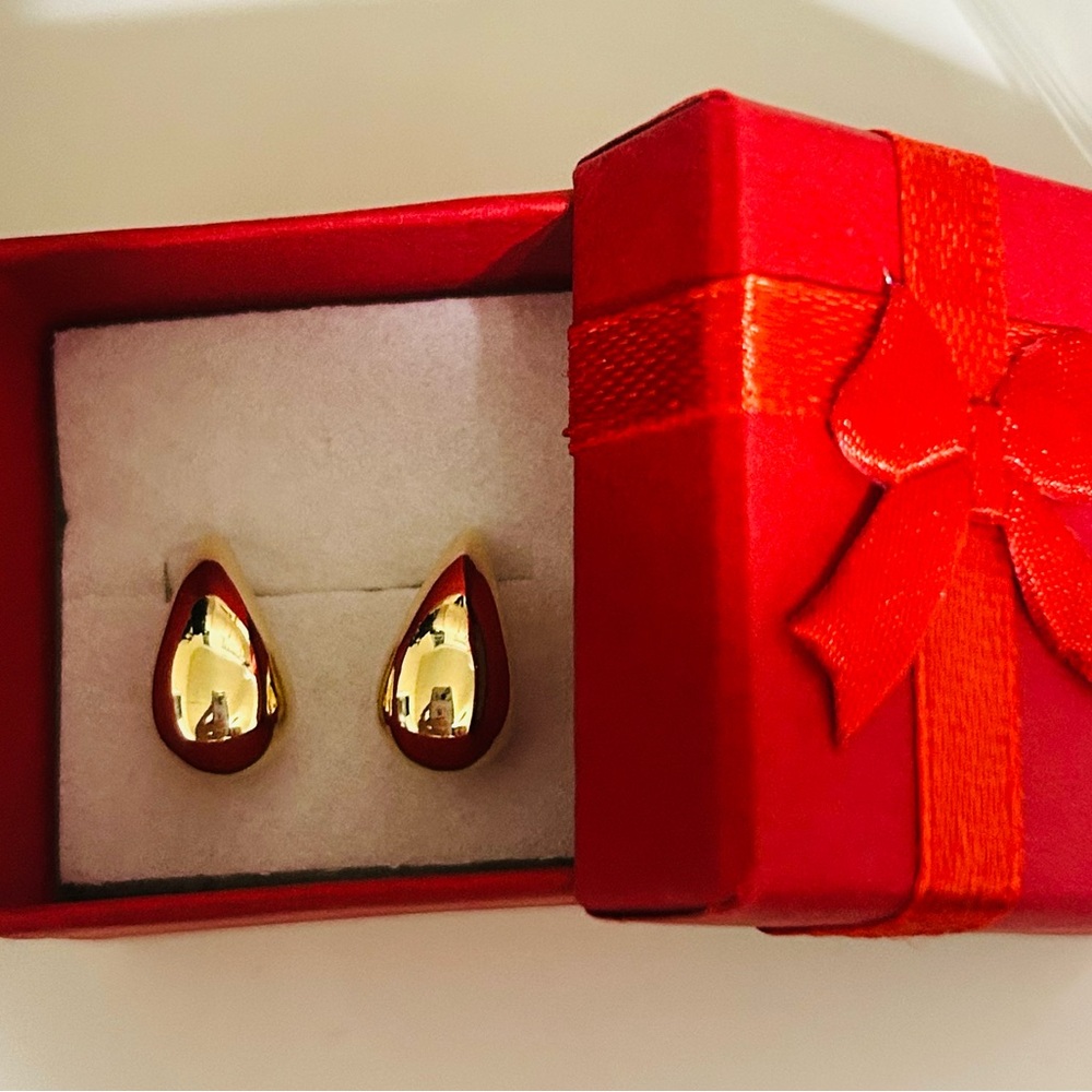 SOLD 18k Gold Teardrop Earrings